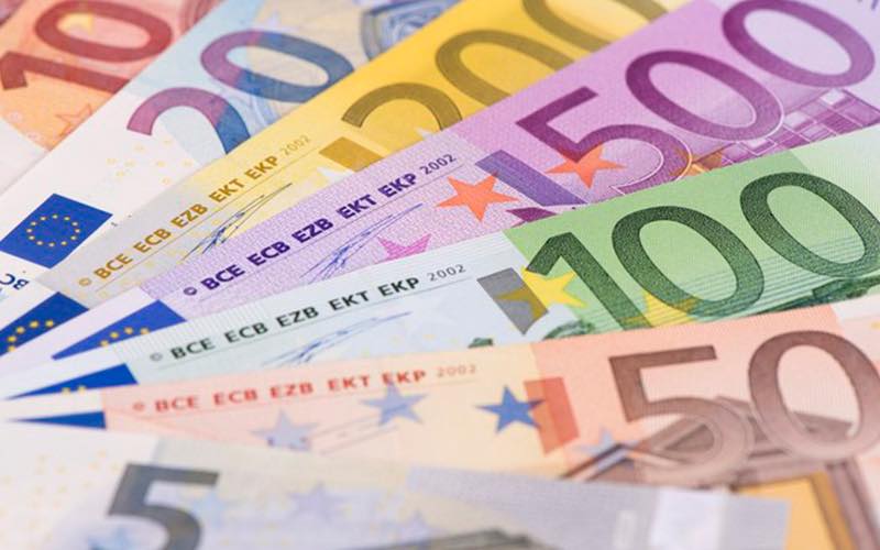 美元等待关键数据，欧元下滑，澳元触及15个月高位